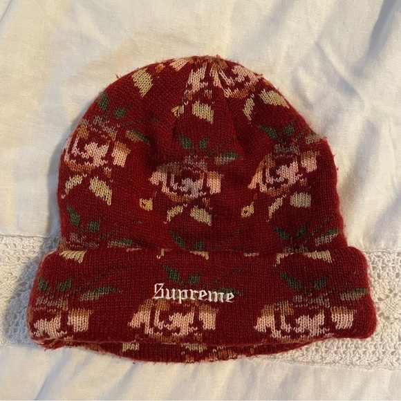 Supreme Rose Jacquard Beanie Red Wine Rare hat knit - Picture 1 of 5